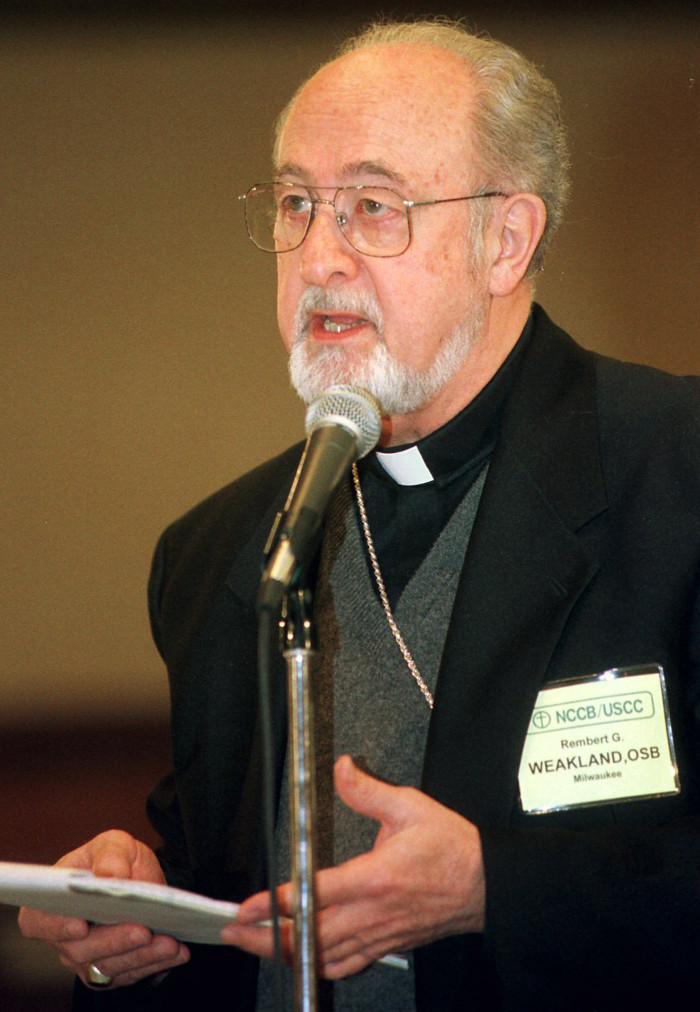Archbishop Rembert Weakland of Milwaukee addresses U.S. bishops at a meeting in November 1999. (CNS photo by Bob Roller)