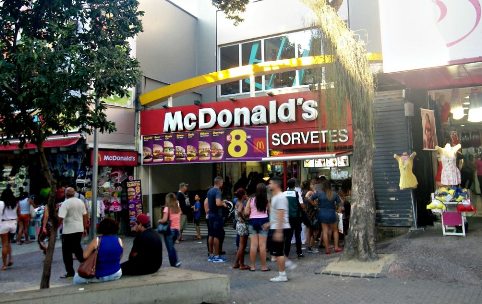 A McDonald's restaurant in Rio de Janeiro (Wikimedia Commons/Guilherme B. Alves)