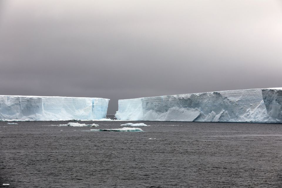 Glaciers and icebergs in Antarctica (Mongabay)